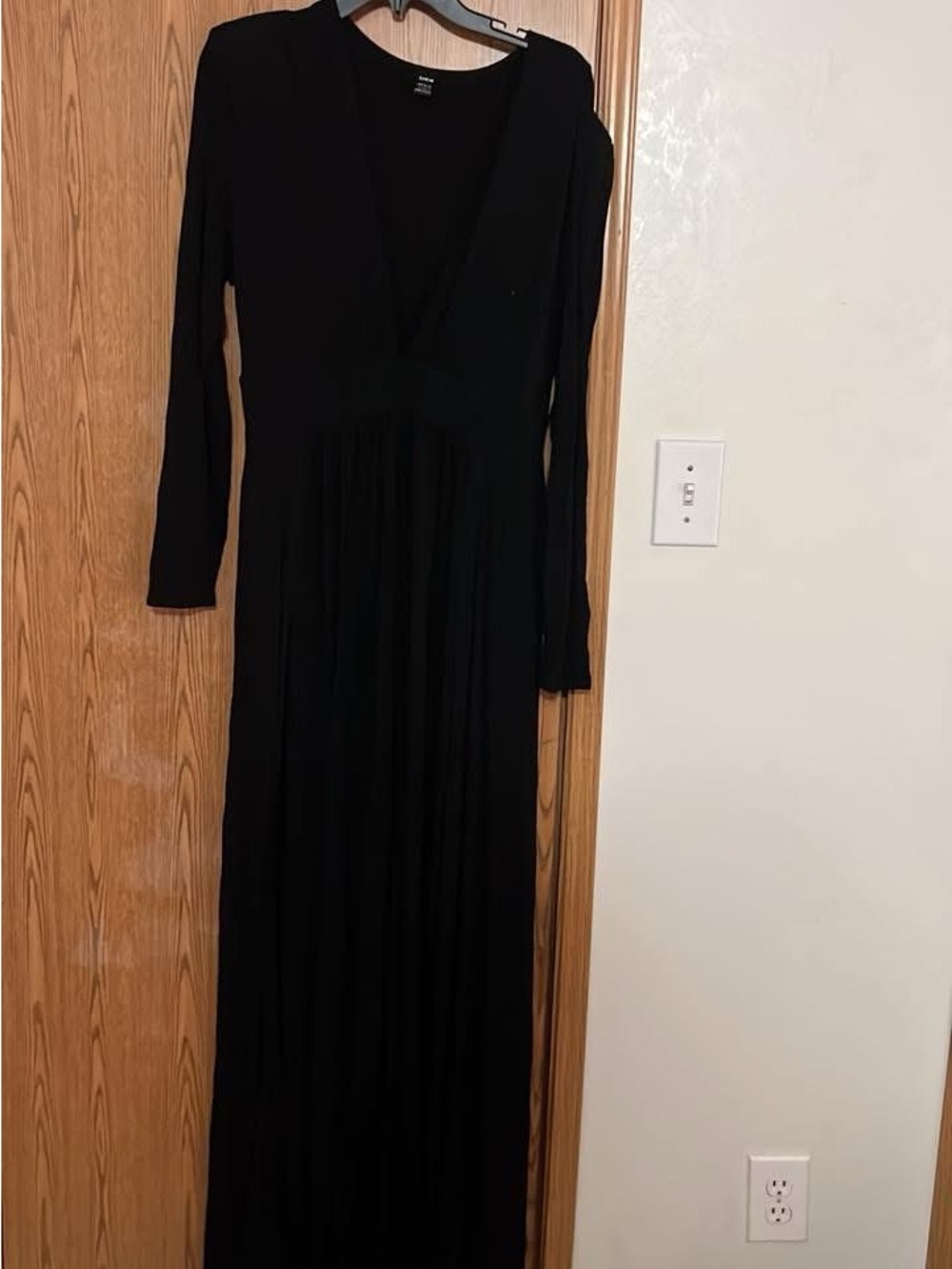 Black Long Sleeve V-Neck Maxi Dress - Women's